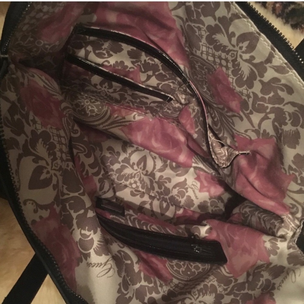 ✨GUESS handbag✨ - Picture 3 of 4
